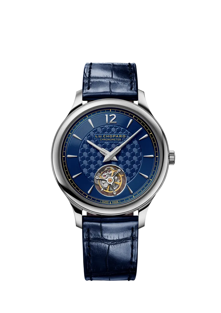 蕭邦L.U.C XPS Tourbillon Volant腕錶，40mm，18K白金錶殼，電鍍處理藍色塗層純金錶盤，啞光藍色手工縫製鱷魚皮錶帶，L.U.C 96.24-L自動上鍊機械機芯，動力儲存65小時，防水深度30米，限量50只，481萬9000元。品牌提供