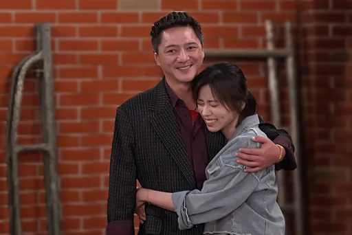 藍葦華獲亞洲電視大獎最佳男配角獎 王瞳神預言衝台喊:爸爸得獎了