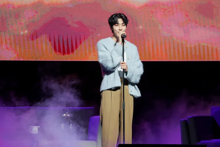 黃寅燁唱到一半，請粉絲尖叫。讀者提供