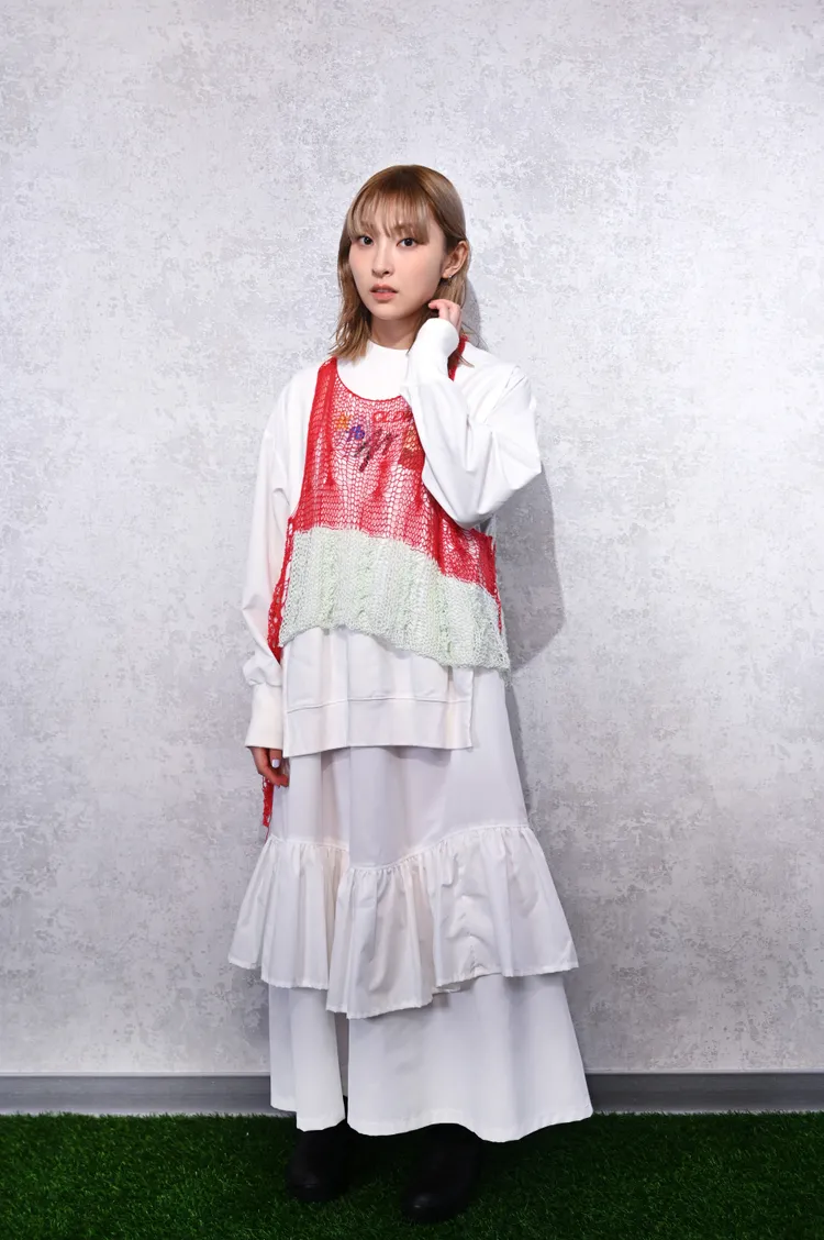 家入里歐提到8年前與母親來台玩，品嘗了紅蟳米糕，大讚好吃。環球音樂提供