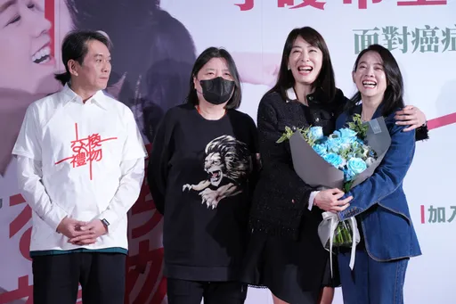 曾寶儀首同框19年導演男友　賈永婕驚喜現身送「禮物」