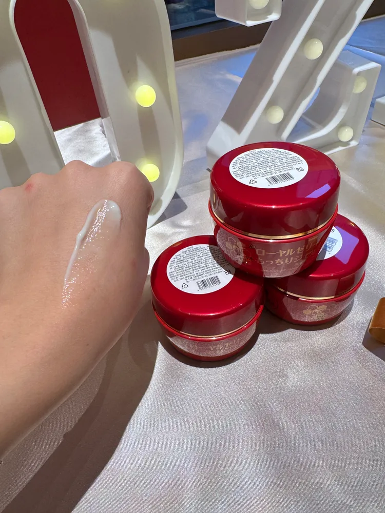 OZIO蜂王乳凝露EX，75g／2100元。張家玲攝