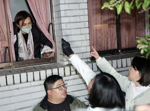 綠委破窗闖入議場!傅崐萁揚言祭出「新動作」 民眾黨:砸碎數十年民主