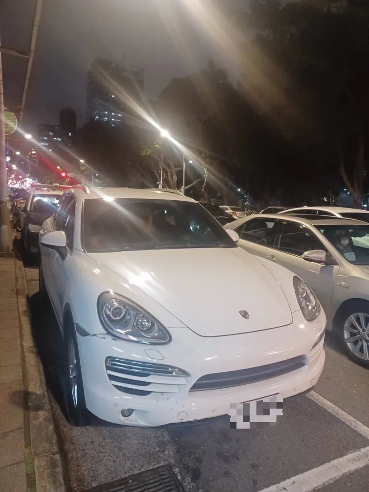 廖男駕駛的保時捷。警方提供