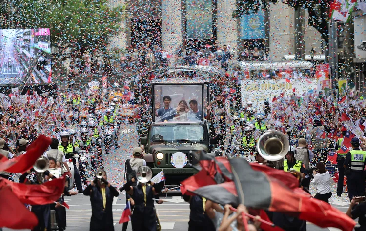 巴黎奧運凝聚國人向心力。圖為台灣英雄大遊行。台北市攝影記者聯誼會提供 