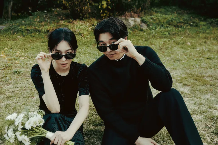 徐玄振（左）、孔劉戲外拍攝宣傳照，也展現強烈的化學反應。Netflix提供