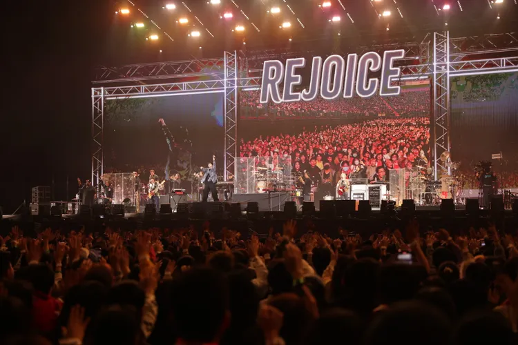 Official髭男dism請粉絲站起來享受。photo by 渡邉一生 / Kazuki watanabe