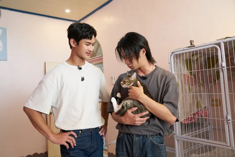 夏浦洋（左）與MAX樂當志工。快電商提供