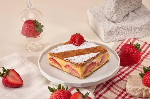 法國人票選最愛烘焙品牌插旗台中　草莓千層派限時買1送1