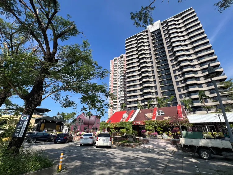 澄清湖景觀宅在目前高雄屬房價凹陷區，購入後具永久綠景視野。葉家銘攝