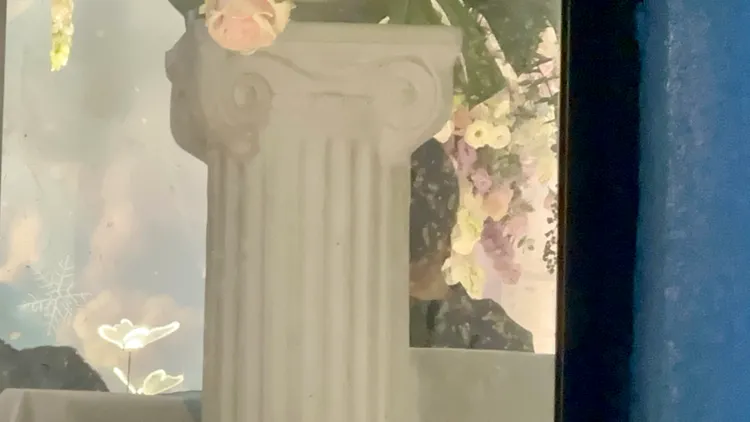 瓊瑤告別式現場以巴洛克式風格為主。特勤中心攝