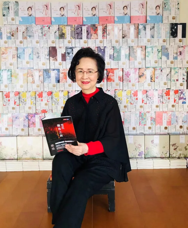 瓊瑤系列著作相當壯觀。翻攝瓊瑤臉書