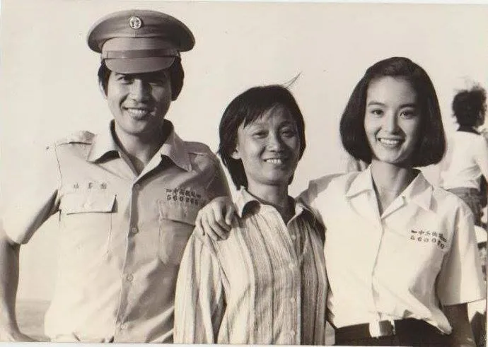 導演劉立立（中）與秦漢（左）、林青霞（右）當年都是瓊瑤御用班底。翻攝瓊瑤臉書