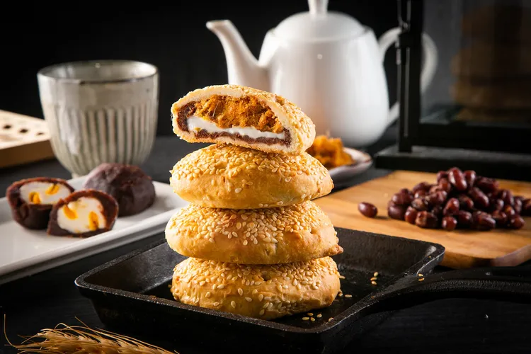 查理布朗烘焙「台灣Ｑ餅」獲獎無數，5入市價350元，預購價335元、8入市價560元，預購價535元、12入市價840元，預購價800元。業者提供