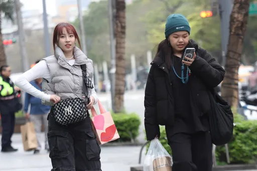 週末冷空氣來襲！北台急凍降至13℃　中南部日夜溫差要注意