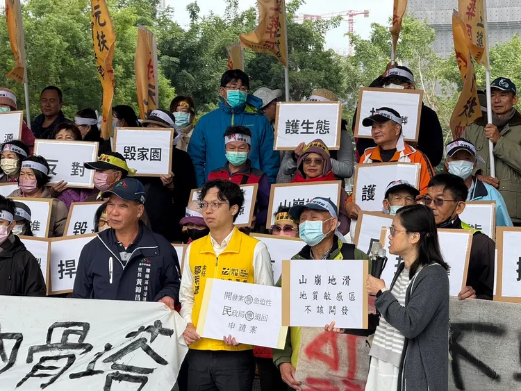 峰谷里民說，當地已有金陵山納骨塔設施，不需再有另一座納骨塔開發。民眾提供