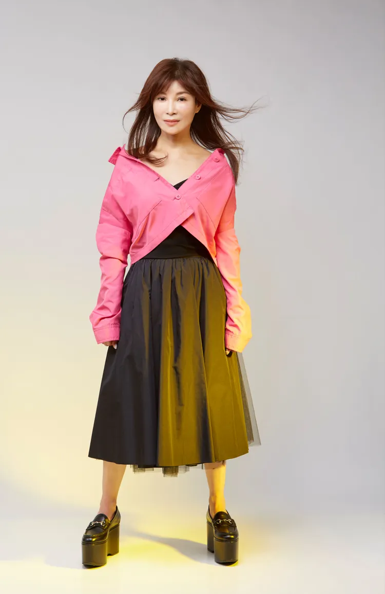 蔡秋鳳為了新專輯親自擔任專輯統籌，邀來金曲歌王謝銘佑、入圍雙金的音樂人柯智豪擔任製作人。本人提供