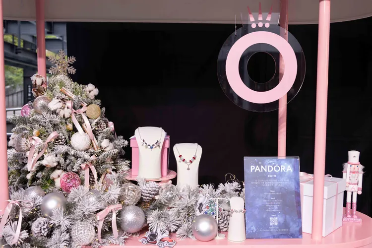 「BE LOVE聖誕小屋」展示出聖誕系列新作。品牌提供