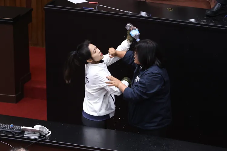 立院大混戰。彭欣偉攝