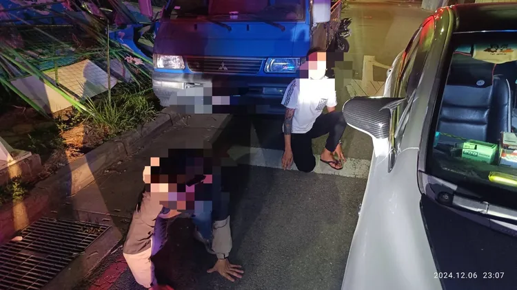 賴男1打6造成3人受傷，警方循線攔下涉案車輛，逮到車上5人。民眾提供