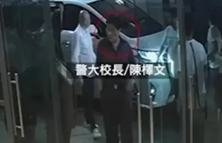 陳檡文出入88會館接受遭招待拍到。資料畫面