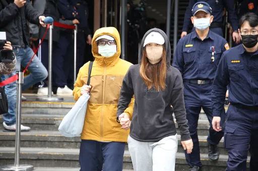 李文宗800万元交保　家人筹足保金牵手回家团聚