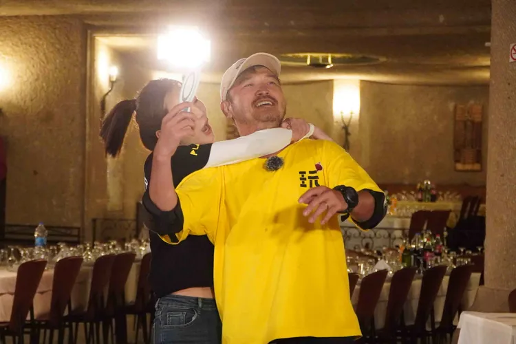 曾莞婷（左）嗆聲KID。綜藝玩很大提供