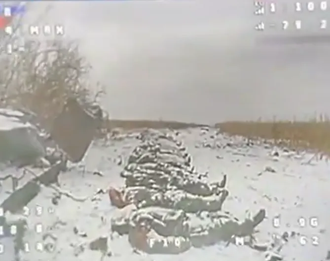 雪地中的北韓士兵遺體。翻攝自X @mhmck