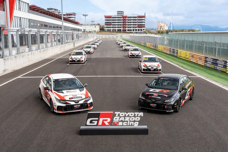 Corolla Cup統規賽車採用FIA認證Sparco賽車椅及六點式安全帶， 與Corolla Altis GR SPORT採相同動力系統並進行冷卻強化、懸吊及煞車系統進行優化。業者提供