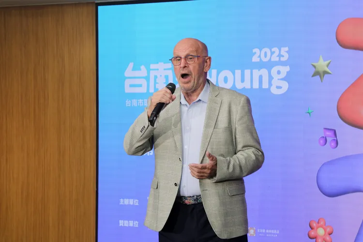 荷蘭美聲歌手馬丁賀肯斯(Martin Hurkens)再度登台演出。南市府提供