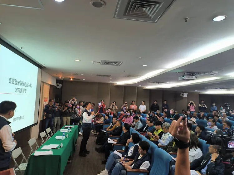 交通部長陳世凱於說明會中向民眾表示，高鐵南延路線若選擇高雄案對於綠園道的影響可縮小到約5%。鐵道局提供