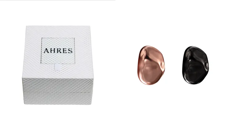 「a stone,隕石香膏」1780元、香膏補充内芯850元。品牌提供