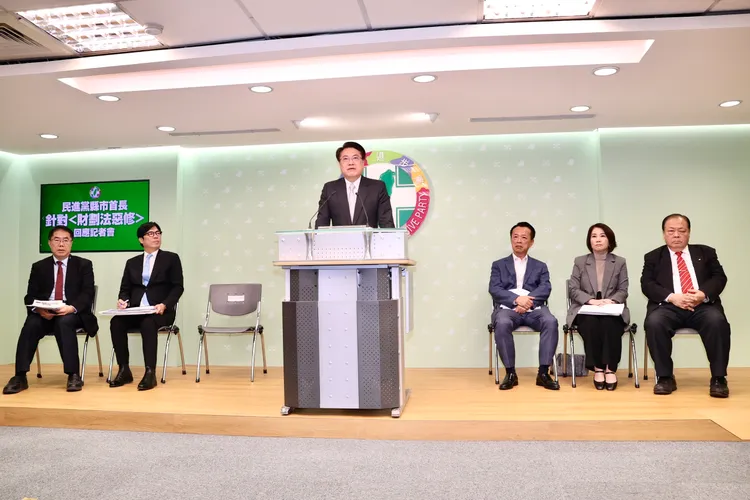 民進黨今召開中執會，針對財劃法召集了5大綠營縣市首長。記者莊宗達攝