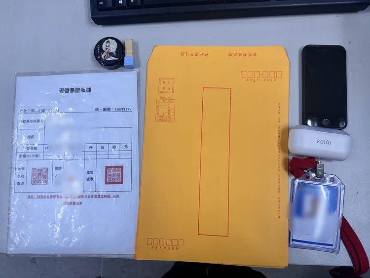 警方查扣17歲詐騙車手假證件。翻攝畫面