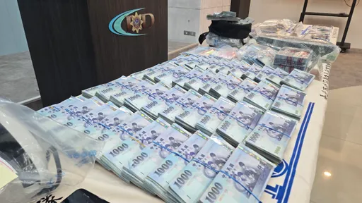 「假投資」害人命!詐團半天就收千萬現金 警直搗據點扣5賓士!點鈔機數贓款