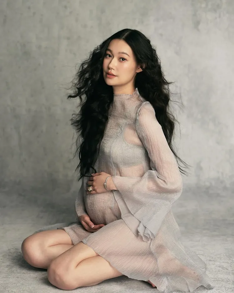 董若彤拍攝孕婦寫真。翻攝董若彤IG