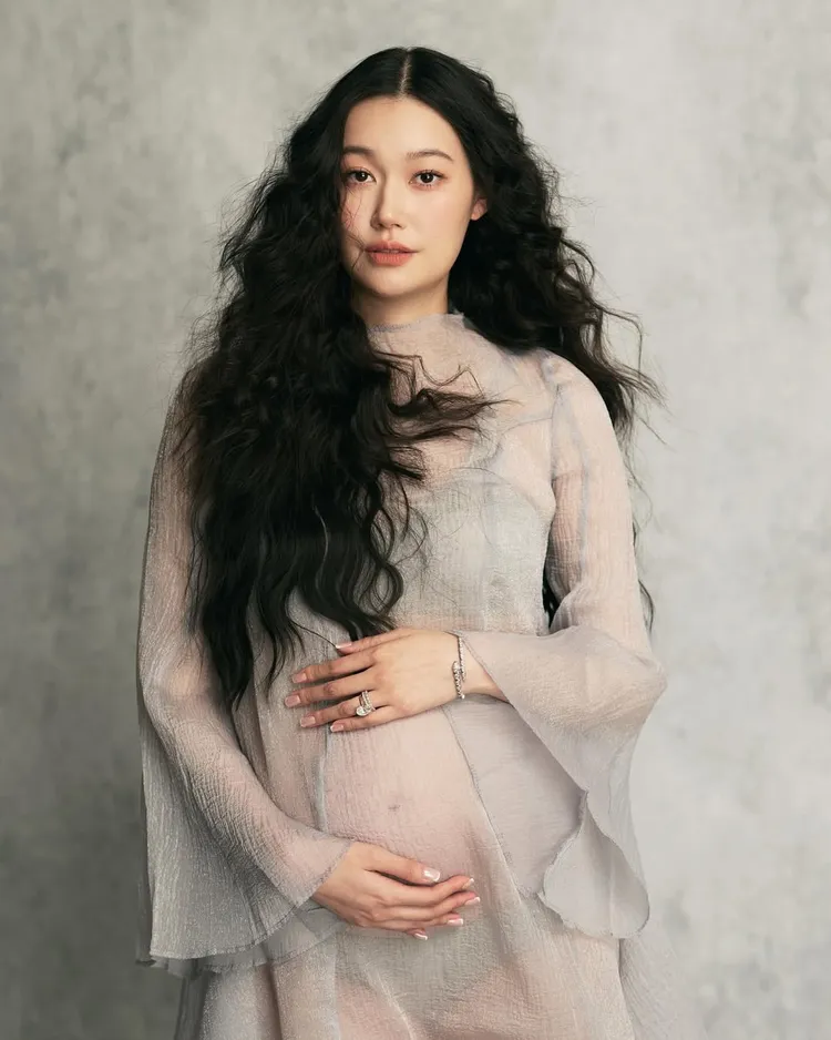 董若彤拍攝孕婦寫真。翻攝董若彤IG