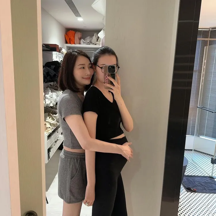 名媛錢德月（左）即將升格當外婆。翻攝錢德月IG