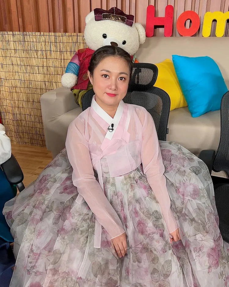 朴娜勑出生自務安，捐款幫助家鄉重建。翻紹朴娜勑IG