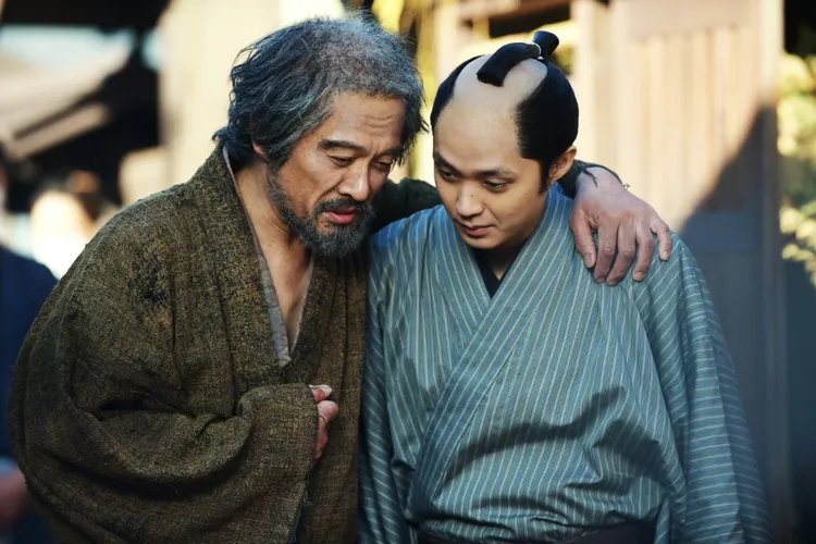 磯村勇斗（右）提到內野聖陽看他為戲日漸消瘦，會拍拍他的肩關心。翻攝日本官方X（推特）