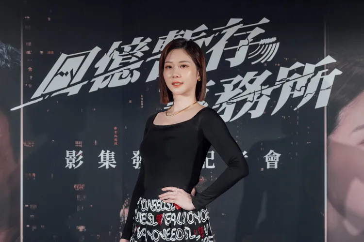 張景嵐劇中飾演美髮師怡文，與伊正是一對「驚世夫妻」。星樂傳媒提供