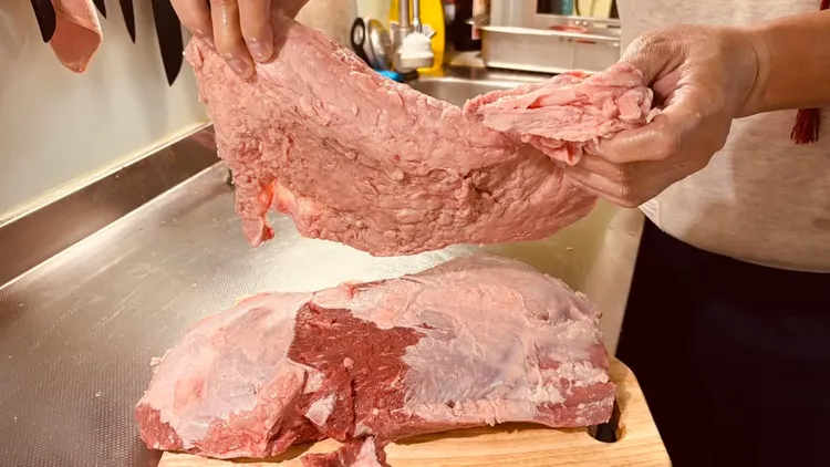 網友分享買嫩肩牛有一大片肥油，兩派網友論戰。「Costco好市多 商品經驗老實說」