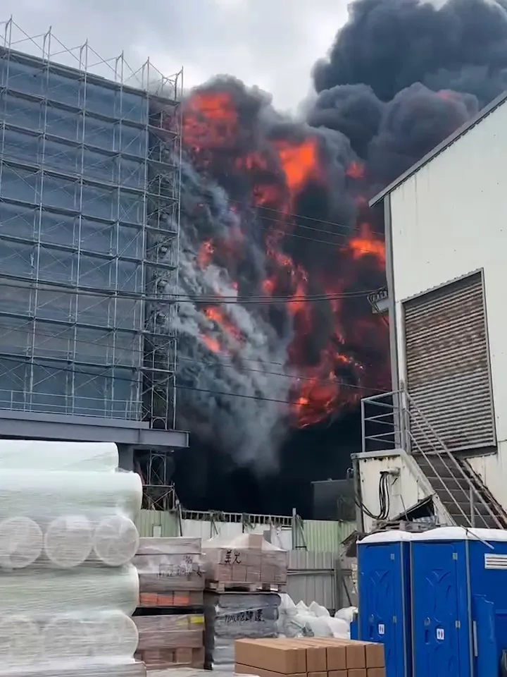 全聯台中大肚新建廠房大火，共造成9人死亡。民眾提供
