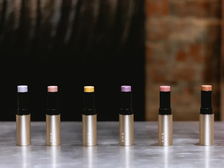 透光眼頰棒，各1250元。品牌提供
