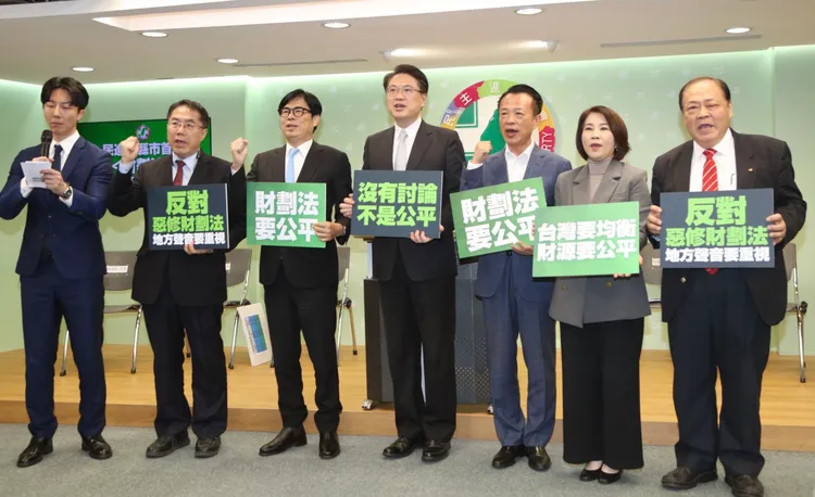 五都縣市首長包括高雄市長陳其邁、台南市長黃偉哲、嘉義縣長翁章梁、屏東縣長周春米、澎湖縣長陳光復都在黨中央召開記者會。記者莊宗達攝