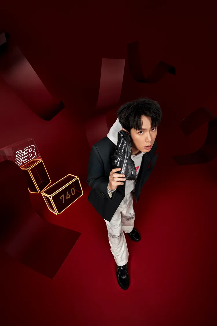 正式與休閒的混搭造型適合各種場合。品牌提供