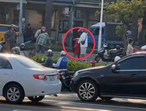 高雄逆子要錢不成當街暴打玉蘭花嬤 路人:不是第一次