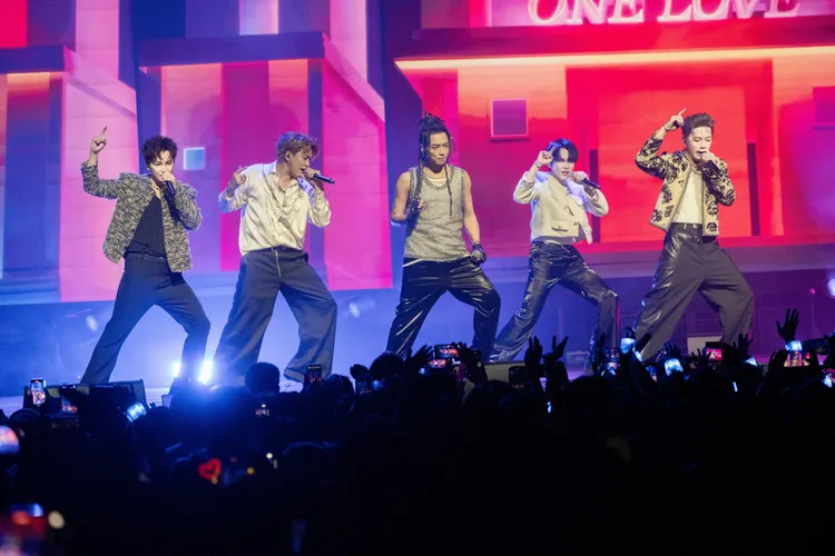 Energy耐5°c低溫上海開唱，賣力唱跳讓全場熱血沸騰。圖／相信音樂提供