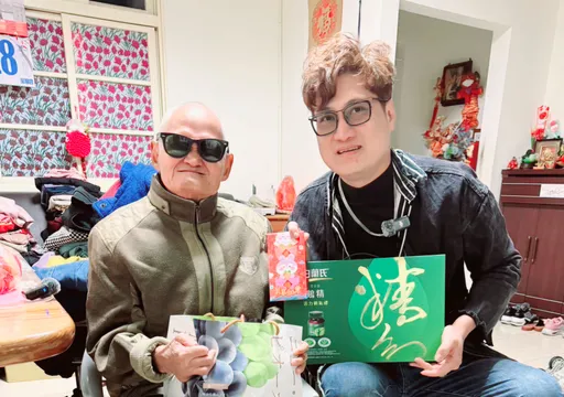 李炳辉老婆中风又摔伤骨折 《梦中的情话》作词人寒冬送暖