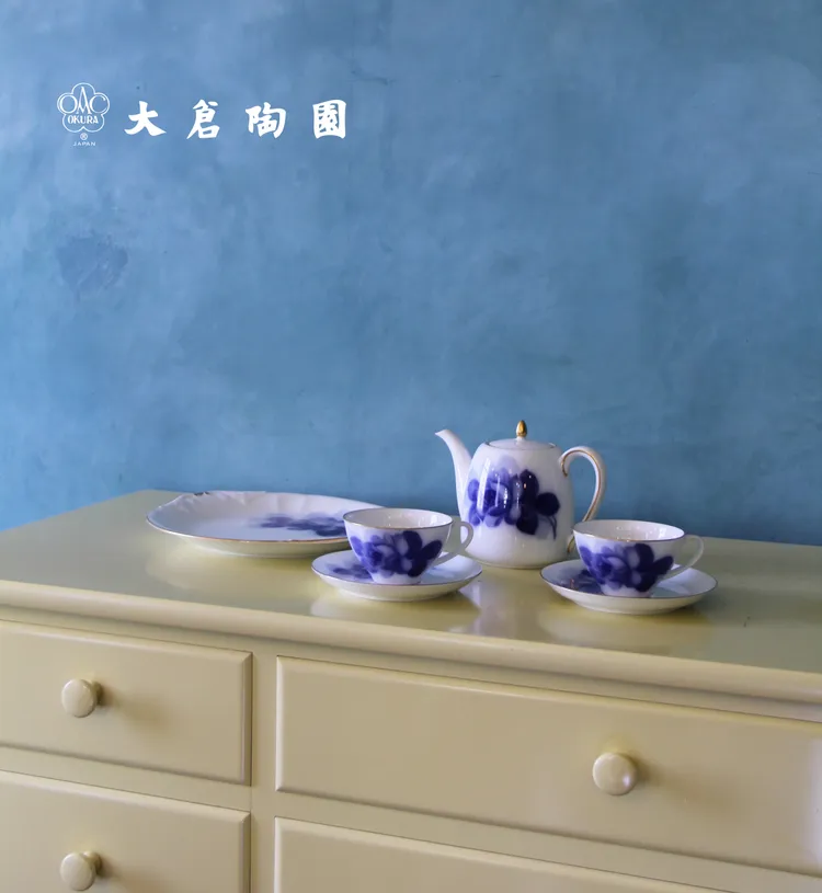 「藍玫瑰系列」透過漸層岡染技巧，細膩展演與眾不同的典雅柔情。